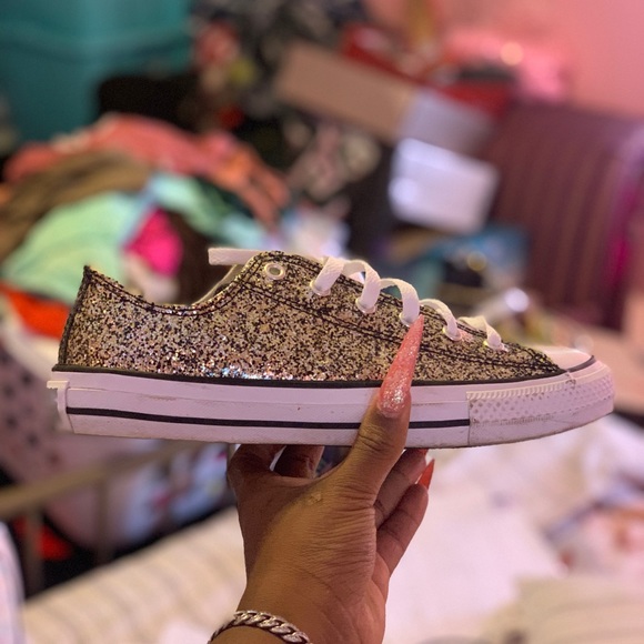 Converses - Picture 6 of 9